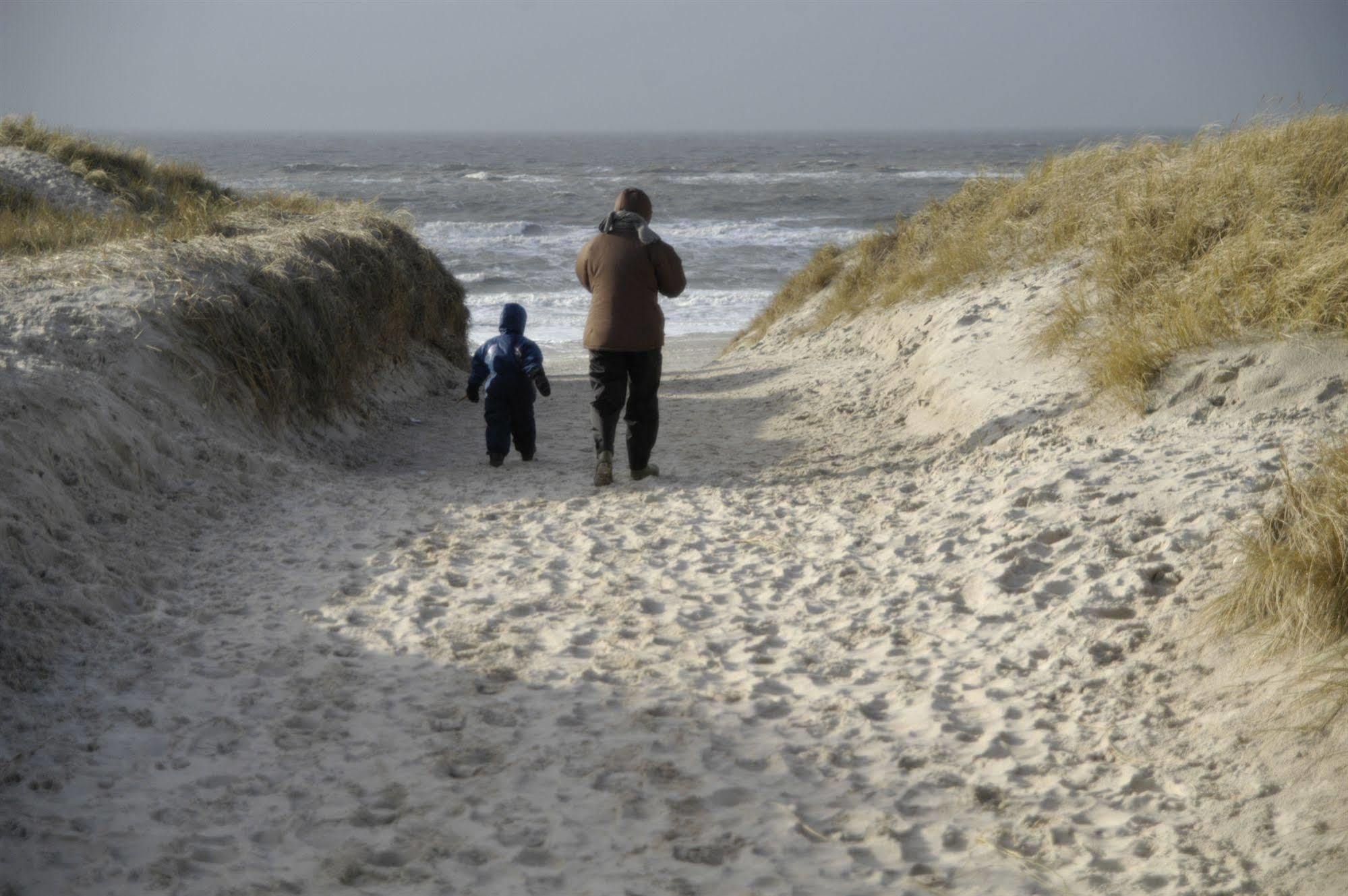 Henne Strand Ferie Accommodation Hennebjerg Kültér fotó