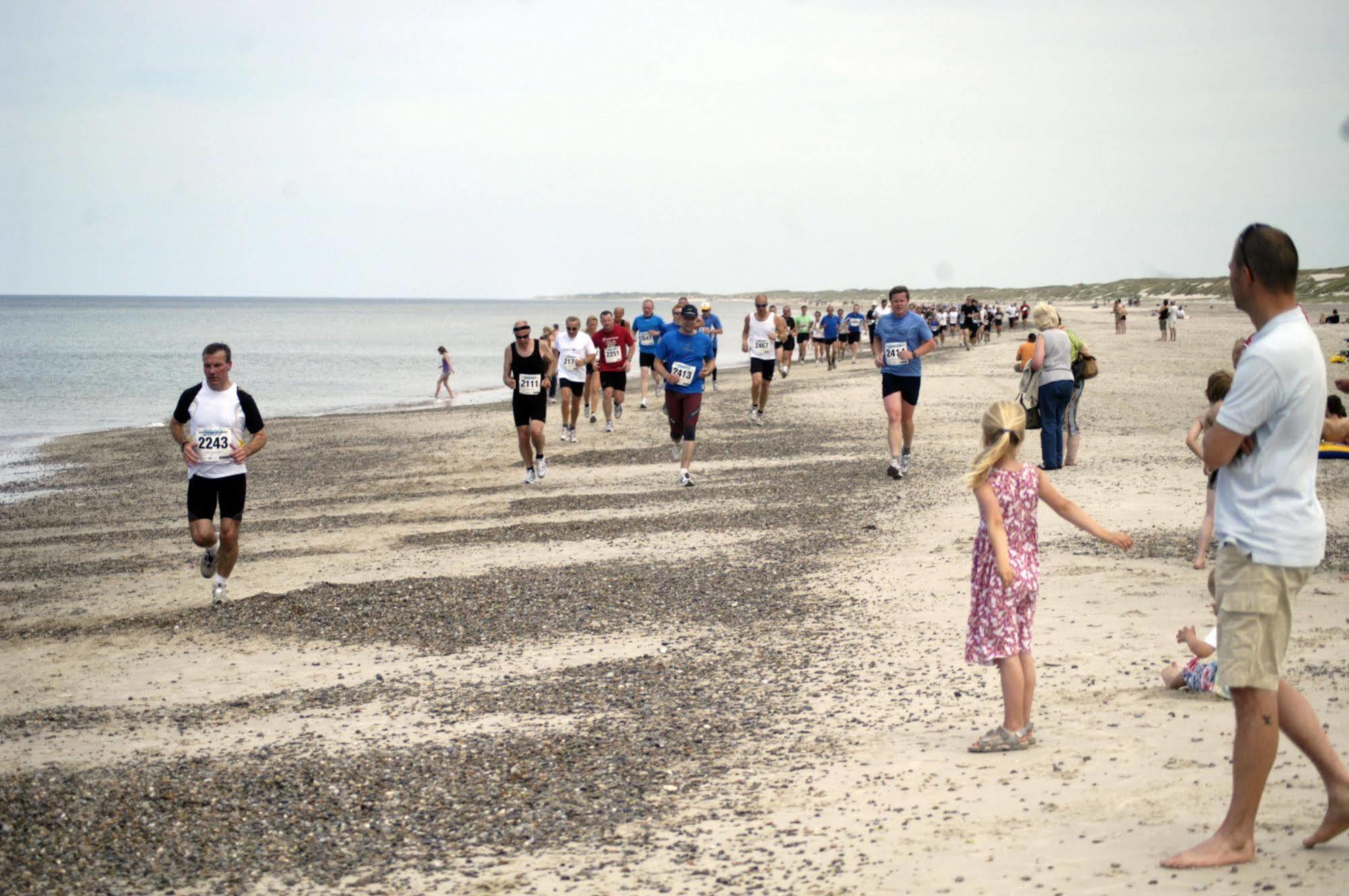 Henne Strand Ferie Accommodation Hennebjerg Kültér fotó